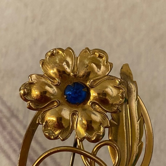 Vintage Gold Tone Feather Flower Pin Blue Stone - Picture 4 of 4